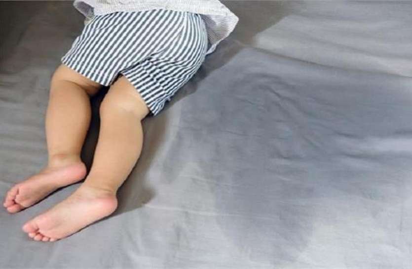 बच्चों में बिस्तर गीला करने की समस्या और उपचार